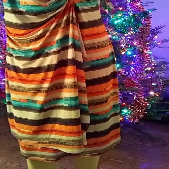 Faux Wrap DRESS - Picture 3 of 6